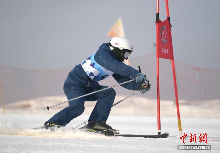 宁夏第十七届运动会青少年组高山滑雪在银川鸣