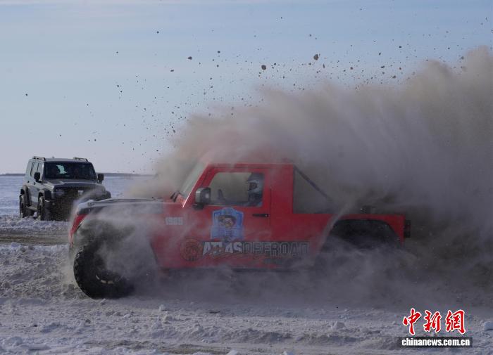 中俄越野车手同江冰雪赛场角逐 五大组别激烈竞