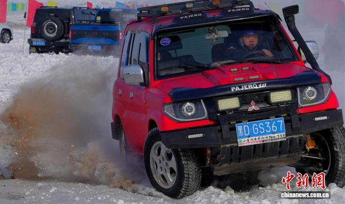 中俄越野车手同江冰雪赛场角逐 五大组别激烈竞
