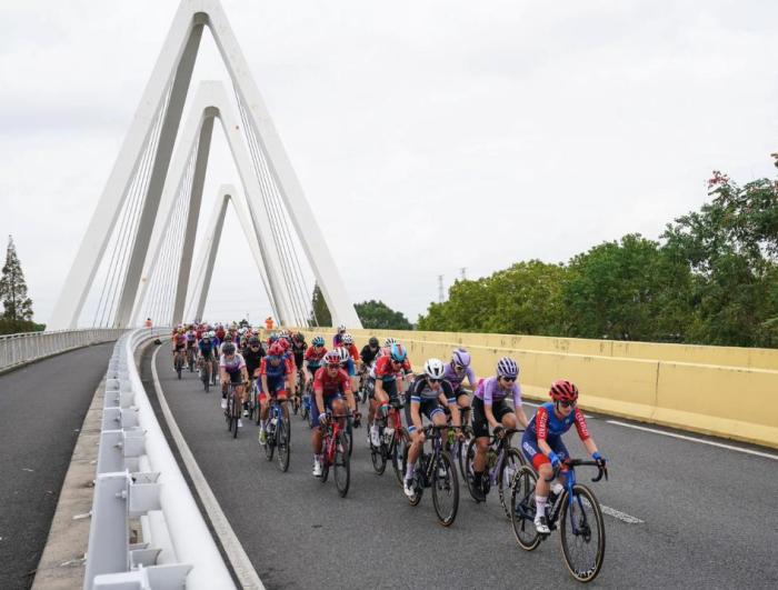 环崇明岛女子公路世巡赛收官日：拉赫夺赛段冠