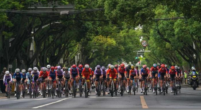 环崇明岛女子公路世巡赛收官日：拉赫夺赛段冠